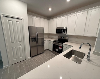 3674 Se 37th Court - Photo Thumbnail 1