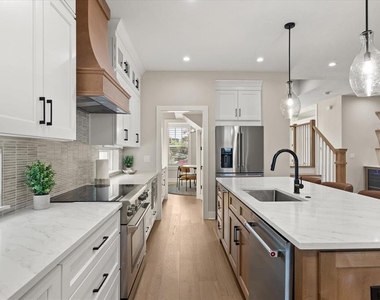 1077 Minnesota Avenue - Photo Thumbnail 11