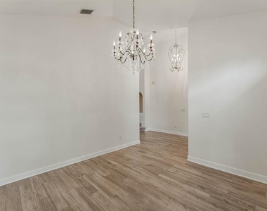 7284 Hawksnest Boulevard - Photo Thumbnail 5