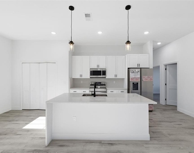 3699 Sw 169th Place - Photo Thumbnail 12