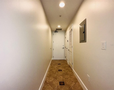 101 S Eola Drive - Photo Thumbnail 6