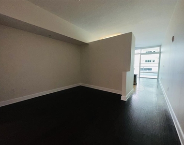 101 S Eola Drive - Photo Thumbnail 4