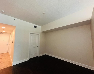 101 S Eola Drive - Photo Thumbnail 5