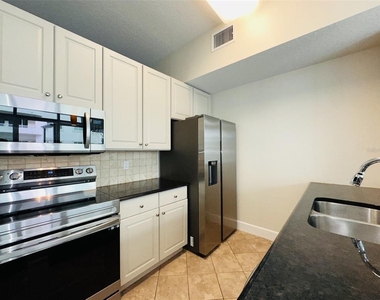 101 S Eola Drive - Photo Thumbnail 8