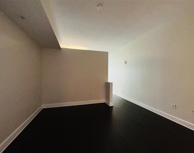 101 S Eola Drive - Photo Thumbnail 3
