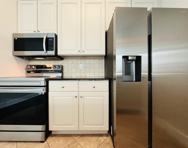 101 S Eola Drive - Photo Thumbnail 9