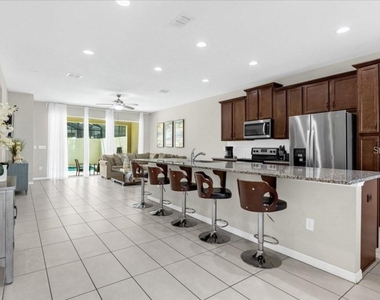 1540 Carey Palm Circle - Photo Thumbnail 5