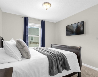 1540 Carey Palm Circle - Photo Thumbnail 13