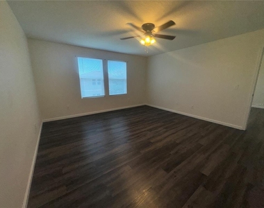 2257 Litchfield Loop - Photo Thumbnail 14