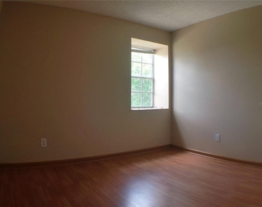 2320 Justin Avenue - Photo Thumbnail 8