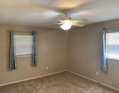 700 Green Road - Photo Thumbnail 14