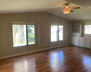 700 Green Road - Photo Thumbnail 1