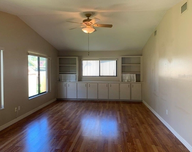 700 Green Road - Photo Thumbnail 9