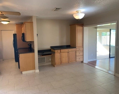 700 Green Road - Photo Thumbnail 11