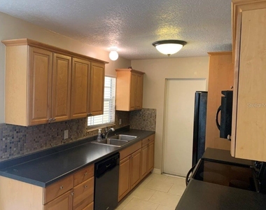 700 Green Road - Photo Thumbnail 5