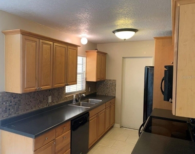 700 Green Road - Photo Thumbnail 6