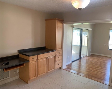 700 Green Road - Photo Thumbnail 8