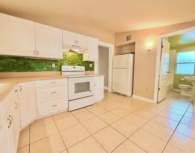 109 E Winter Park Street - Photo Thumbnail 17