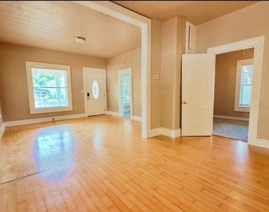 109 E Winter Park Street - Photo Thumbnail 7