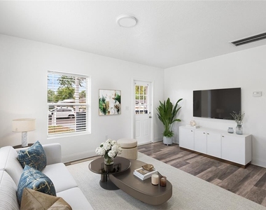 807 Nw 1st Avenue - Photo Thumbnail 2