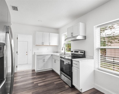 807 Nw 1st Avenue - Photo Thumbnail 4