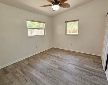 341 Bayshore Drive - Photo Thumbnail 19