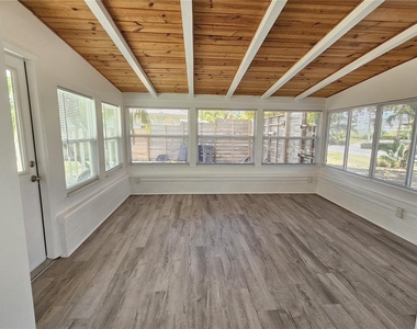 341 Bayshore Drive - Photo Thumbnail 4