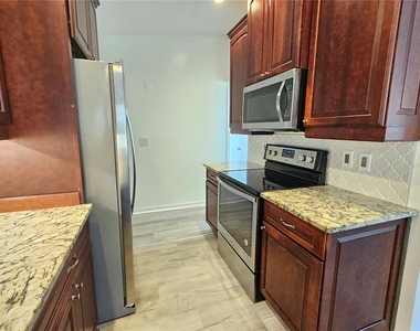 341 Bayshore Drive - Photo Thumbnail 13