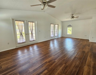 341 Bayshore Drive - Photo Thumbnail 26