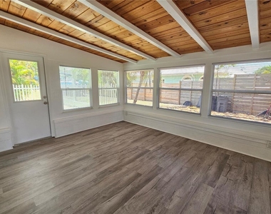 341 Bayshore Drive - Photo Thumbnail 5