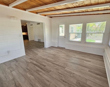 341 Bayshore Drive - Photo Thumbnail 6