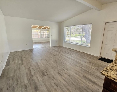 341 Bayshore Drive - Photo Thumbnail 2