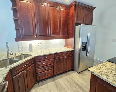 341 Bayshore Drive - Photo Thumbnail 14