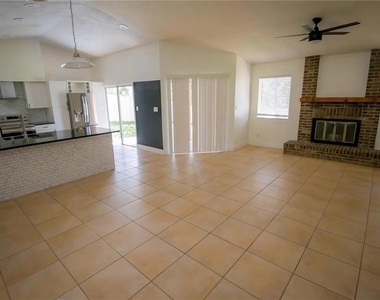 1512 Prairie Lake Boulevard - Photo Thumbnail 8