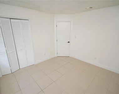 1512 Prairie Lake Boulevard - Photo Thumbnail 12