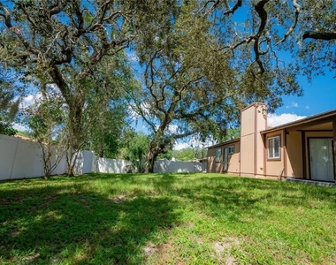 1512 Prairie Lake Boulevard - Photo Thumbnail 3