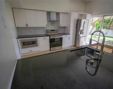1512 Prairie Lake Boulevard - Photo Thumbnail 5