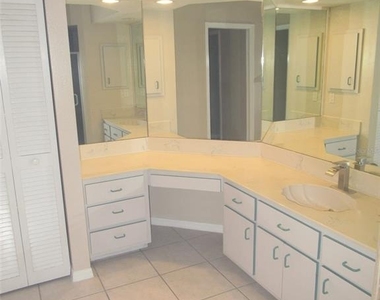 22182 Peachland Boulevard - Photo Thumbnail 9