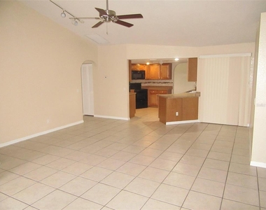 22182 Peachland Boulevard - Photo Thumbnail 7