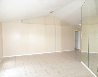 22182 Peachland Boulevard - Photo Thumbnail 2