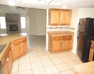 22182 Peachland Boulevard - Photo Thumbnail 5