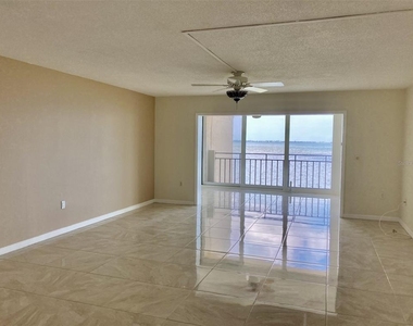 6430 Sun Eagle Lane - Photo Thumbnail 5