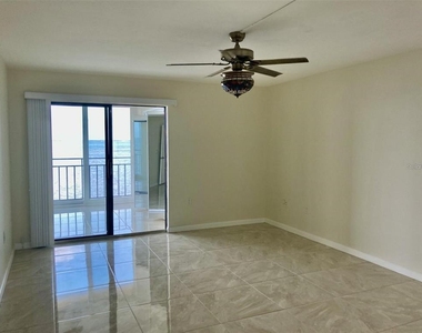 6430 Sun Eagle Lane - Photo Thumbnail 10