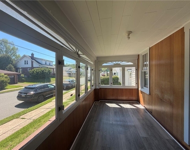 1848 S Wood Street - Photo Thumbnail 2