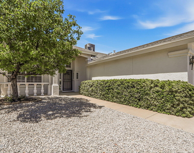7239 Desert Jewel Drive - Photo Thumbnail 3
