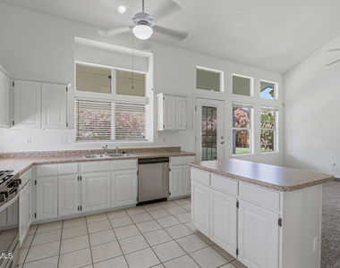 7239 Desert Jewel Drive - Photo Thumbnail 10