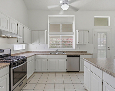 7239 Desert Jewel Drive - Photo Thumbnail 11