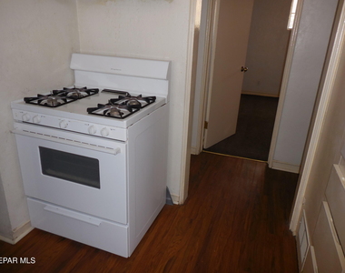 701 W Yandell Drive - Photo Thumbnail 7