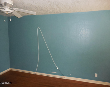 701 W Yandell Drive - Photo Thumbnail 5