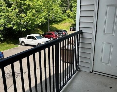 10 Norden Place - Photo Thumbnail 15